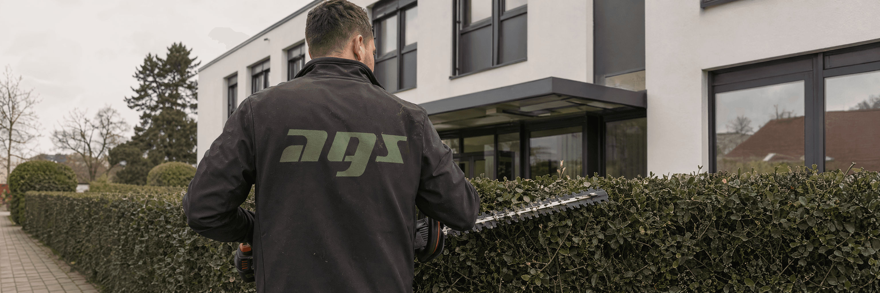 Hero: Gepflegte Außenanlage Gewerbe